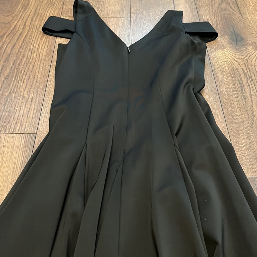 Lauren Ralph Lauren woman’s cut out shoulder pleated dress black - Picture 9 of 9